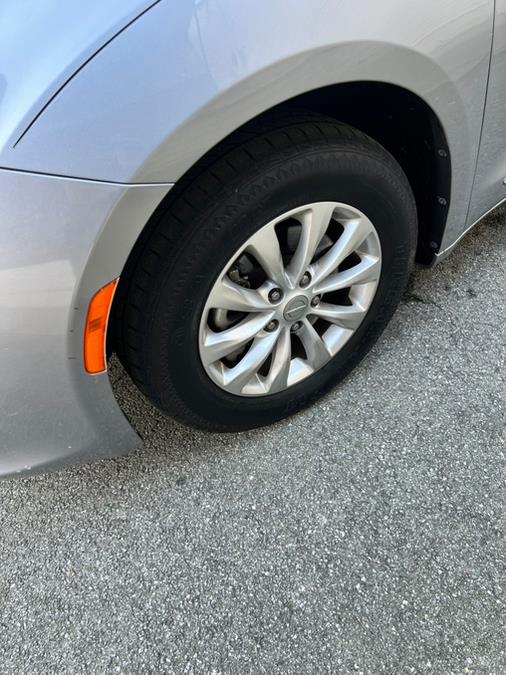 2018 Chrysler Pacifica Touring L Plus FWD photo