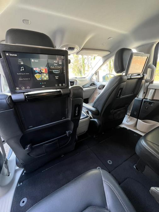 2018 Chrysler Pacifica Touring L Plus FWD photo