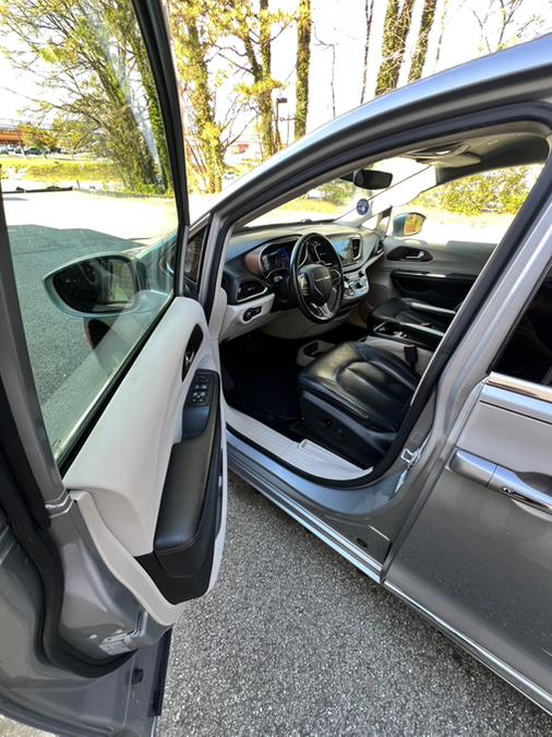 2018 Chrysler Pacifica Touring L Plus FWD photo