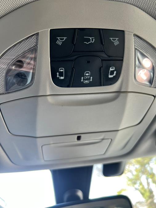 2018 Chrysler Pacifica Touring L Plus FWD photo