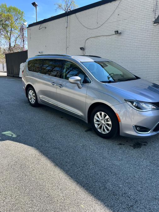 2018 Chrysler Pacifica Touring L Plus FWD photo