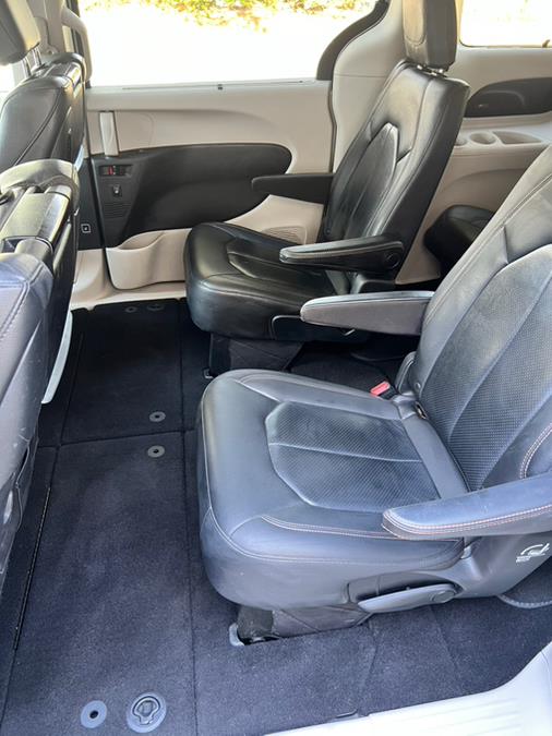 2018 Chrysler Pacifica Touring L Plus FWD photo