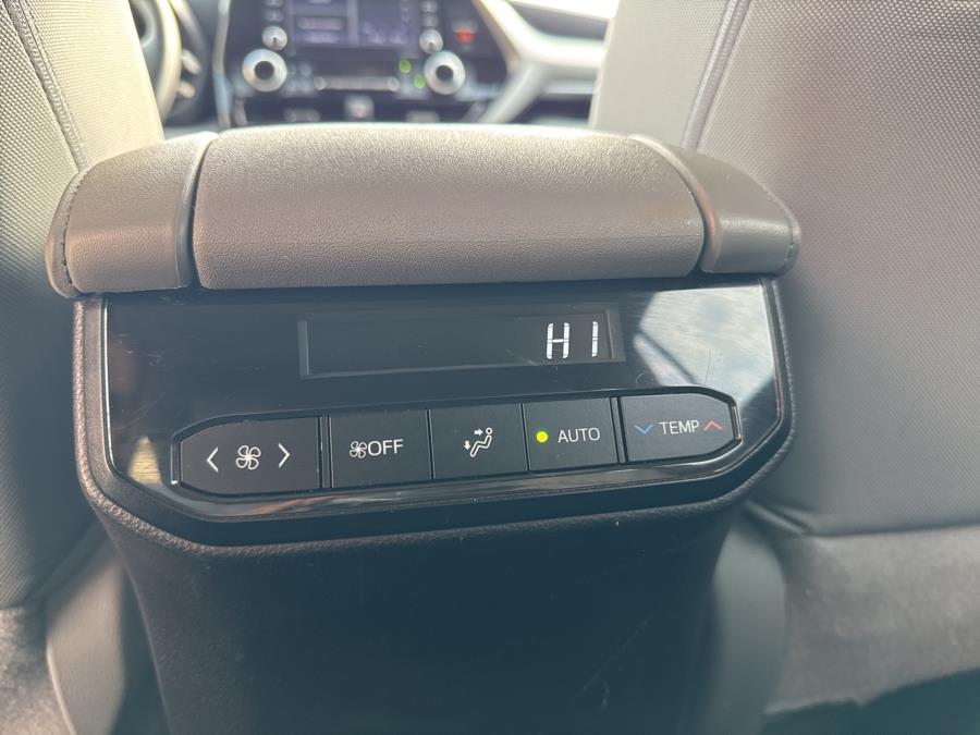 2021 Toyota Highlander LE photo