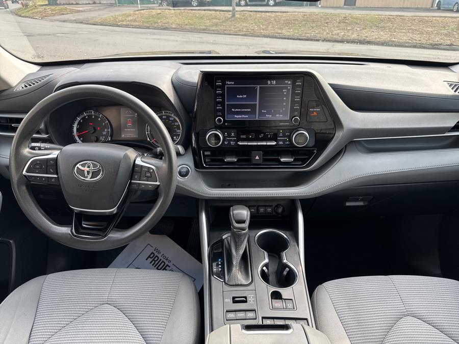 2021 Toyota Highlander LE photo