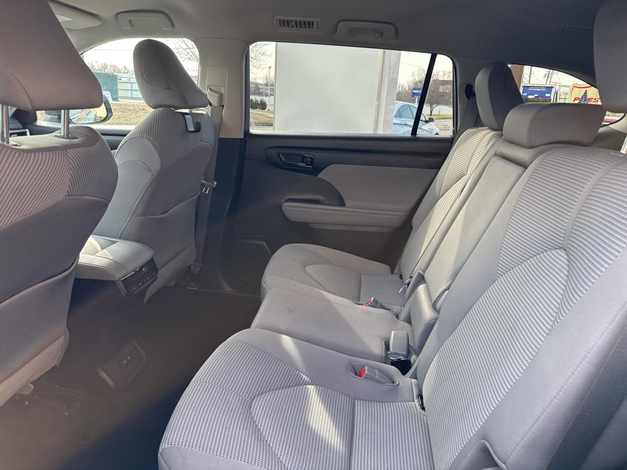 2021 Toyota Highlander LE photo
