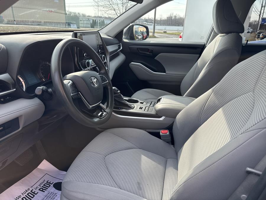 2021 Toyota Highlander LE photo