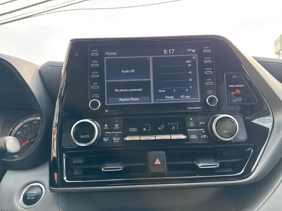 2021 Toyota Highlander LE photo