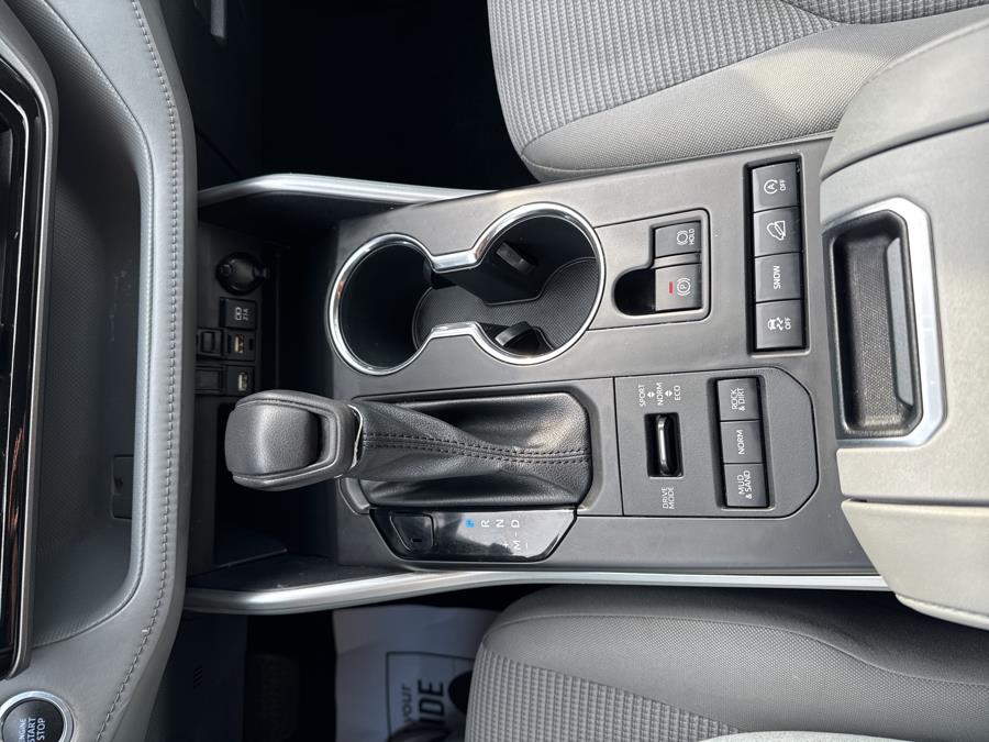 2021 Toyota Highlander LE photo
