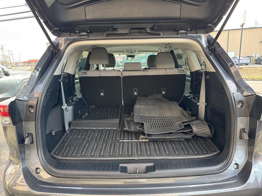 2021 Toyota Highlander LE photo