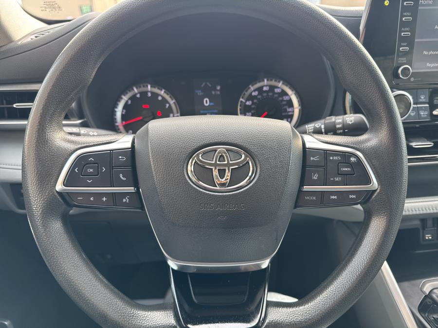 2021 Toyota Highlander LE photo