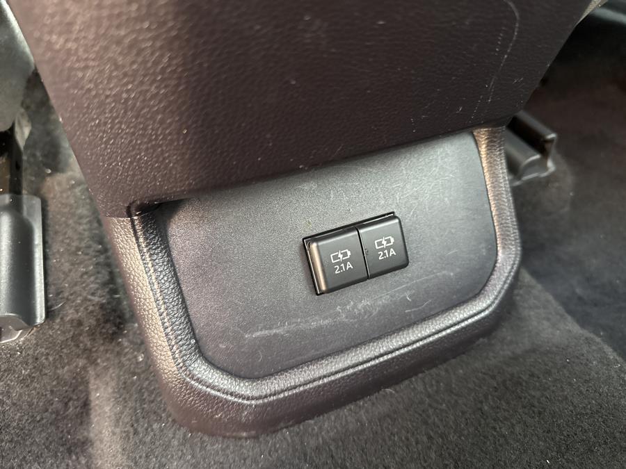 2021 Toyota Highlander LE photo