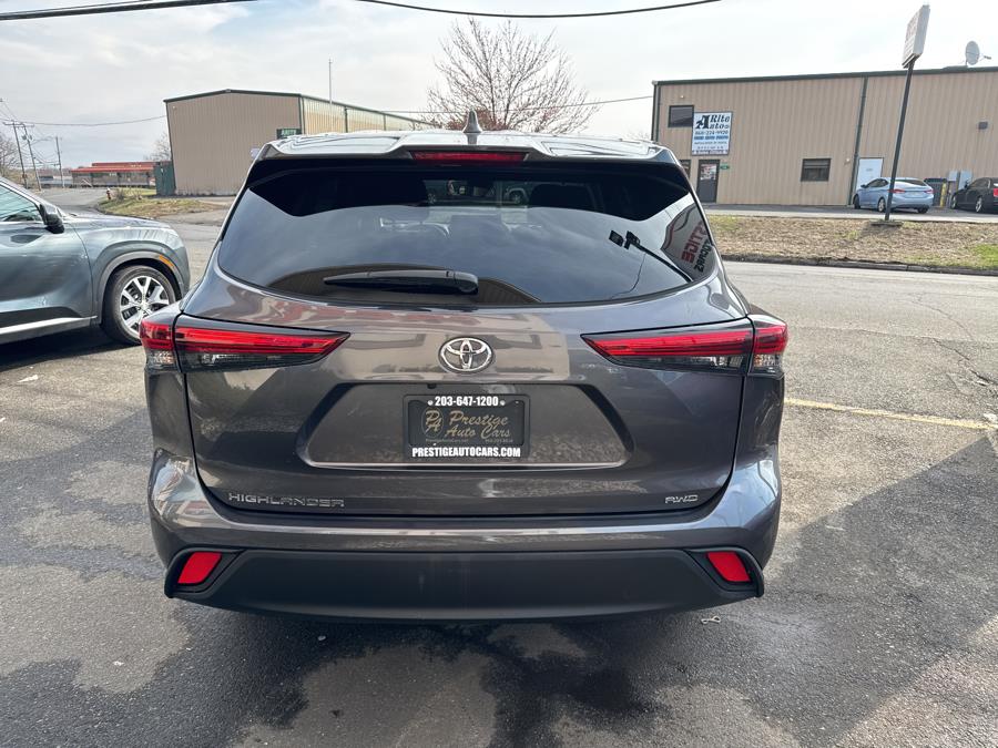 2021 Toyota Highlander LE photo