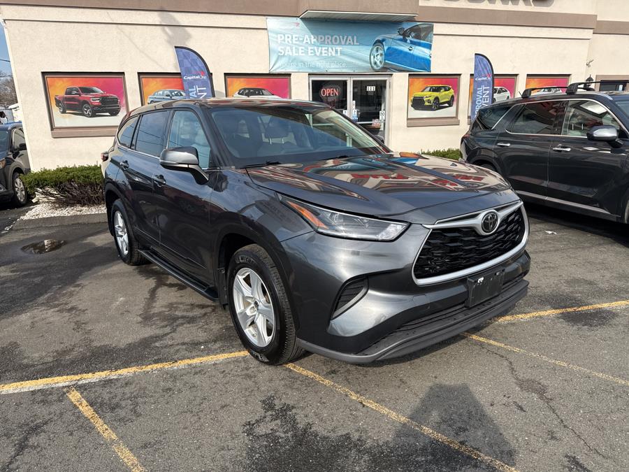 2021 Toyota Highlander LE photo