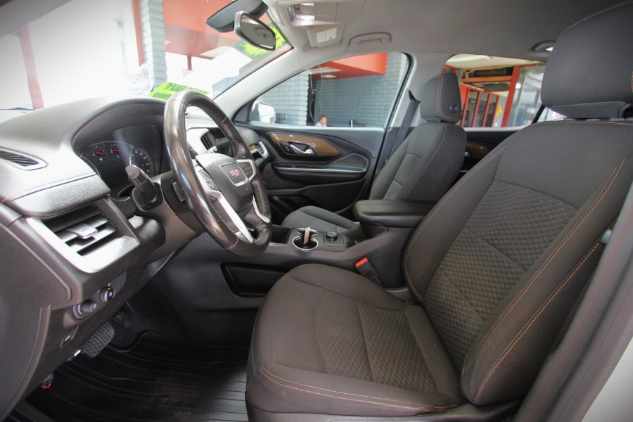 2019 GMC Terrain FWD 4dr SLE photo