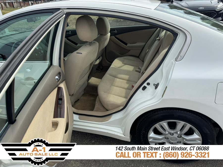 2010 Nissan Altima 2.5 photo