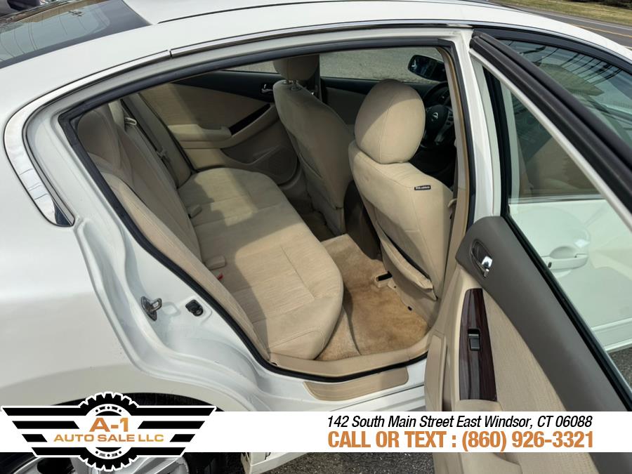 2010 Nissan Altima 2.5 photo