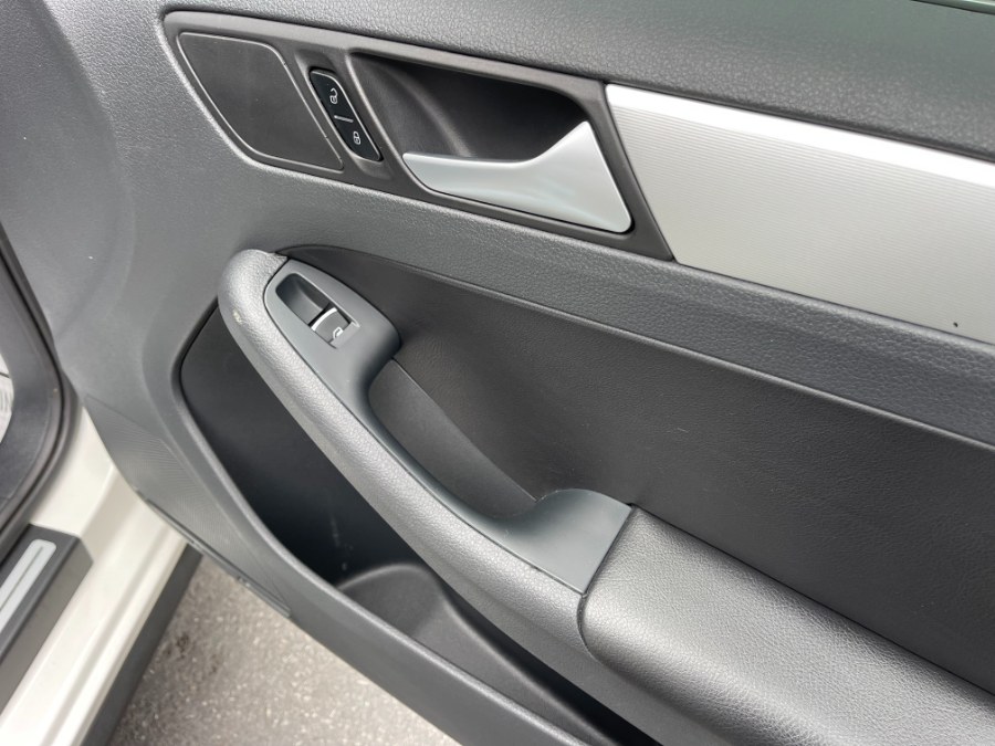 2013 Volkswagen Jetta GLI photo