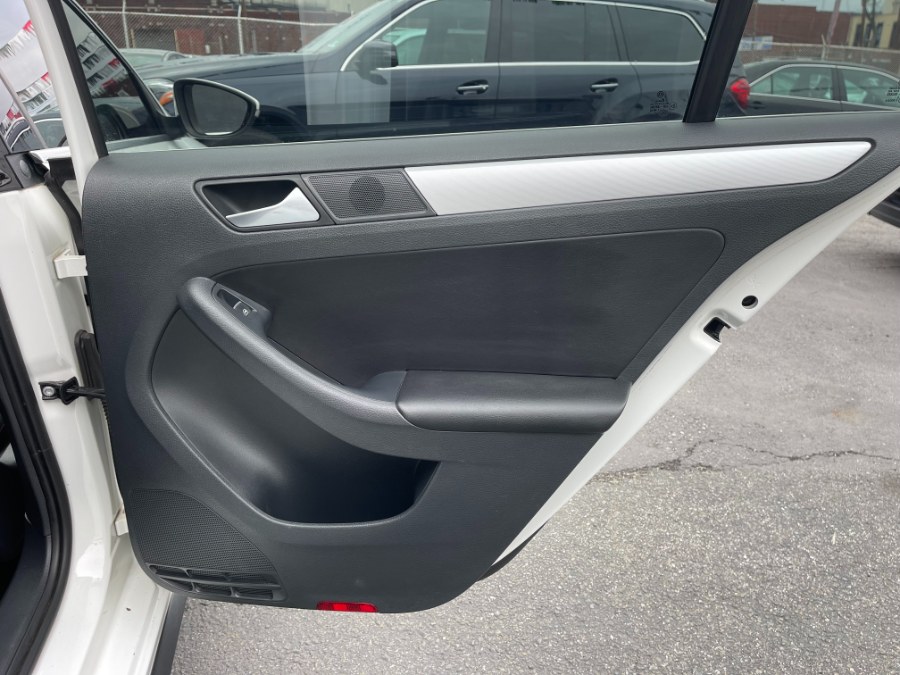 2013 Volkswagen Jetta GLI photo
