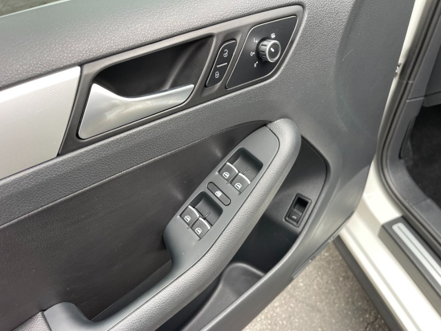 2013 Volkswagen Jetta GLI photo