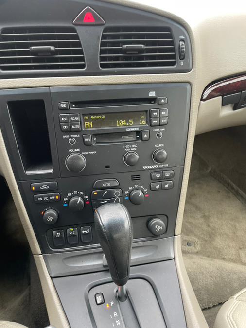 2004 Volvo S60 2.4 photo