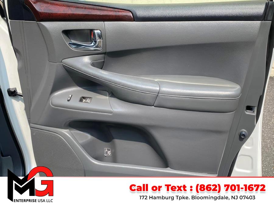 2010 Lexus LX 570 photo