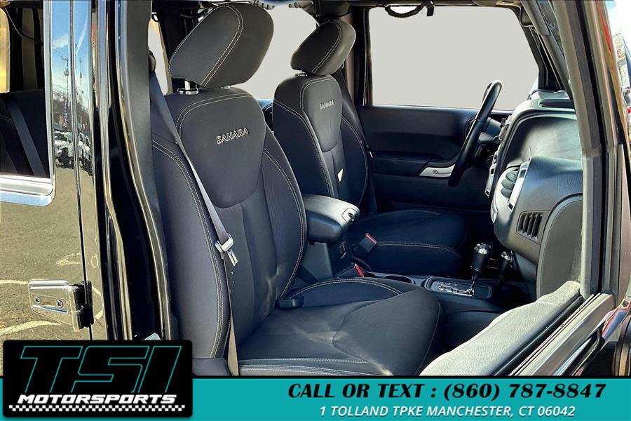 2016 Jeep Wrangler Unlimited 4WD 4dr Sahara photo