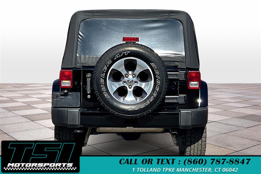 2016 Jeep Wrangler Unlimited 4WD 4dr Sahara photo