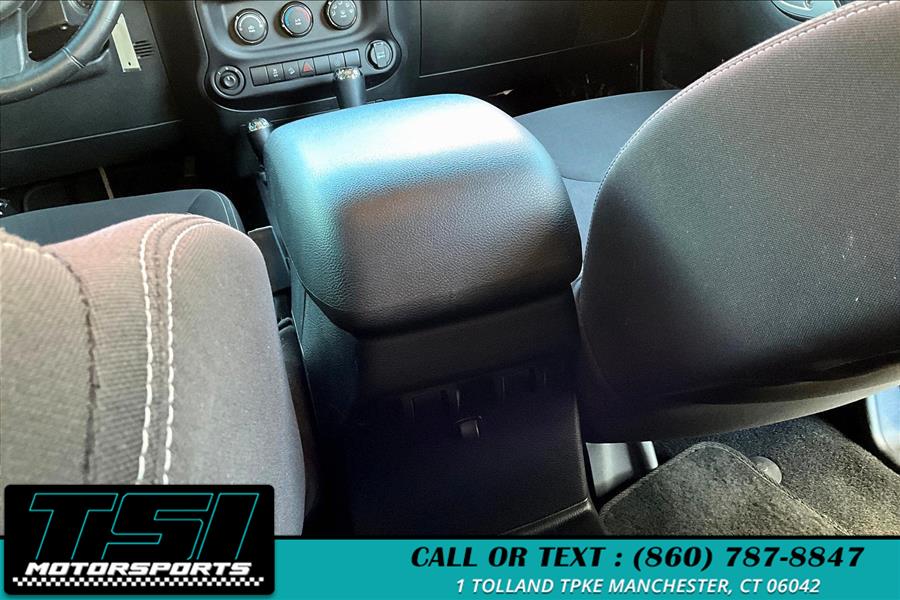 2016 Jeep Wrangler Unlimited 4WD 4dr Sahara photo
