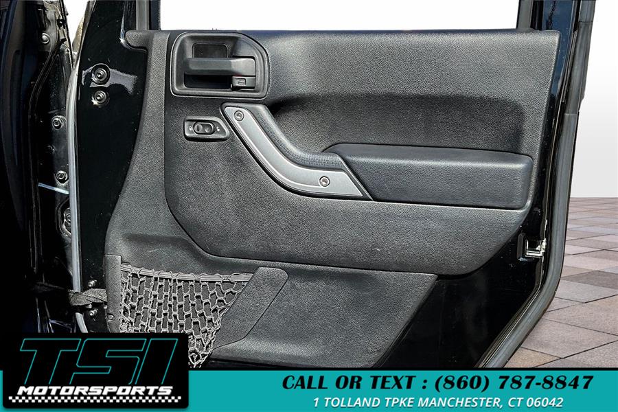 2016 Jeep Wrangler Unlimited 4WD 4dr Sahara photo