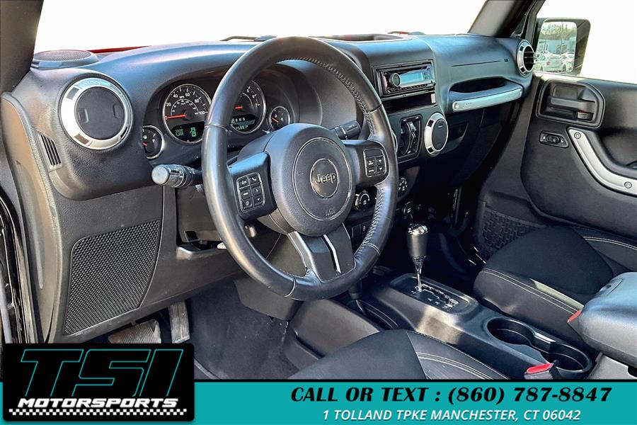 2016 Jeep Wrangler Unlimited 4WD 4dr Sahara photo