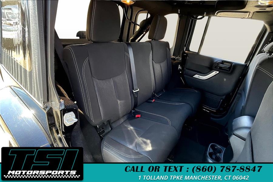 2016 Jeep Wrangler Unlimited 4WD 4dr Sahara photo
