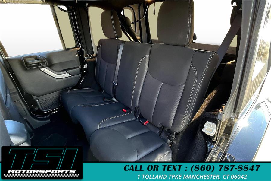 2016 Jeep Wrangler Unlimited 4WD 4dr Sahara photo