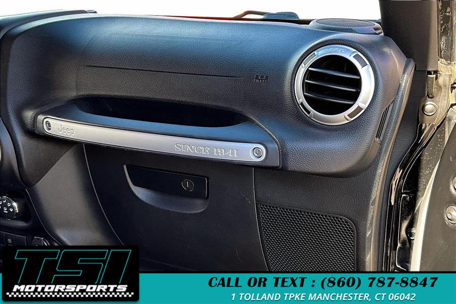 2016 Jeep Wrangler Unlimited 4WD 4dr Sahara photo