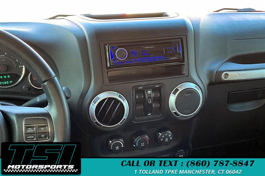 2016 Jeep Wrangler Unlimited 4WD 4dr Sahara photo