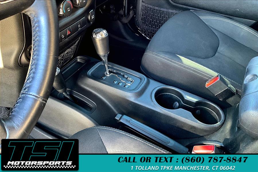 2016 Jeep Wrangler Unlimited 4WD 4dr Sahara photo