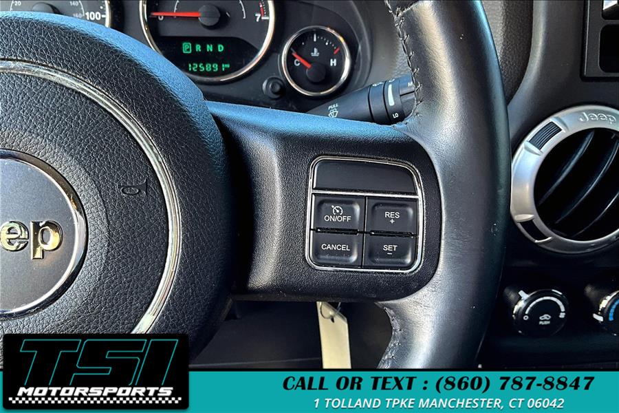 2016 Jeep Wrangler Unlimited 4WD 4dr Sahara photo