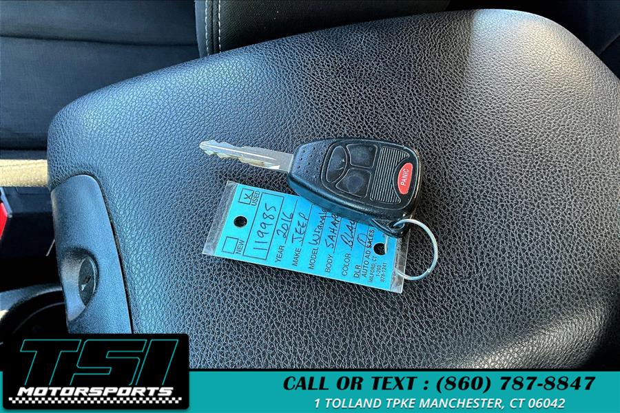 2016 Jeep Wrangler Unlimited 4WD 4dr Sahara photo