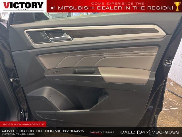 2022 Volkswagen Atlas 3.6L V6 SE w/Technology photo