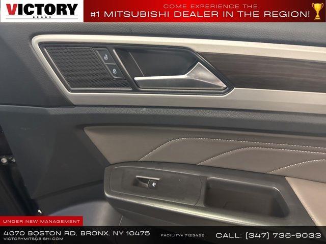 2022 Volkswagen Atlas 3.6L V6 SE w/Technology photo