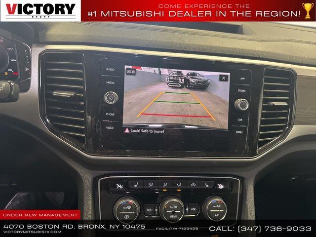 2022 Volkswagen Atlas 3.6L V6 SE w/Technology photo