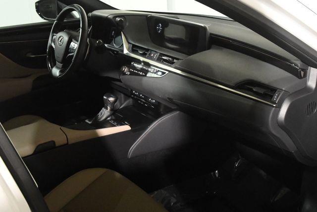 2021 Lexus ES 250 photo