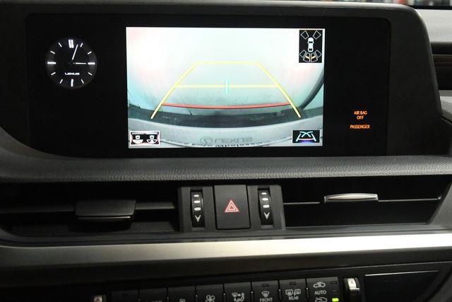 2021 Lexus ES 250 photo