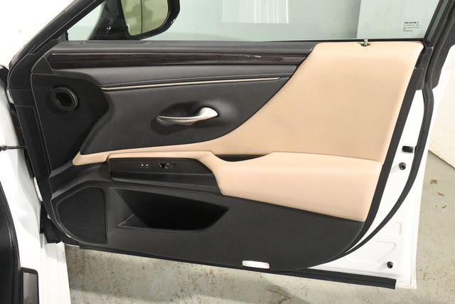 2021 Lexus ES 250 photo