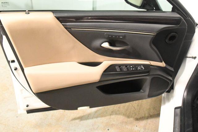 2021 Lexus ES 250 photo