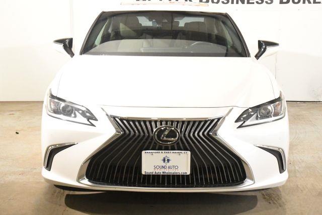 2021 Lexus ES 250 photo