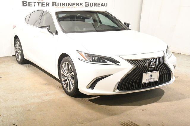 2021 Lexus ES 250 photo