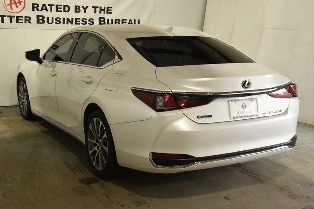 2021 Lexus ES 250 photo