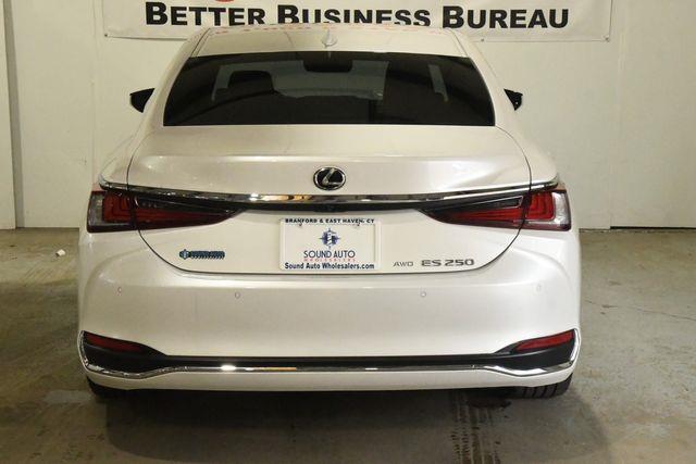 2021 Lexus ES 250 photo