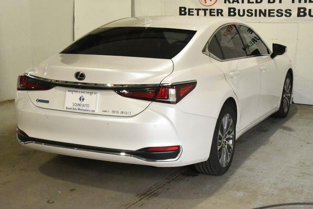 2021 Lexus ES 250 photo