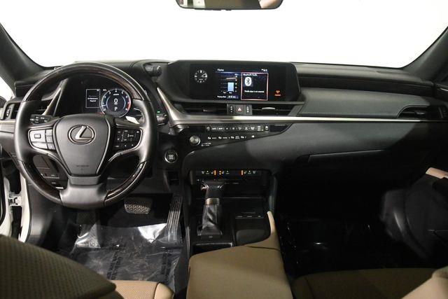 2021 Lexus ES 250 photo